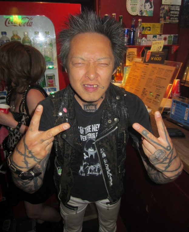 Izumi of The Slowmotions at Earthdom, Shinokubo, 2012 Izumi of The Slowmotions at Earthdom, Shinokubo, 2012