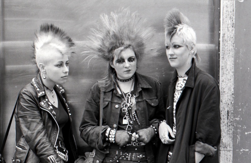 3 Punk girls, King's Rd, London, 80s ST#400