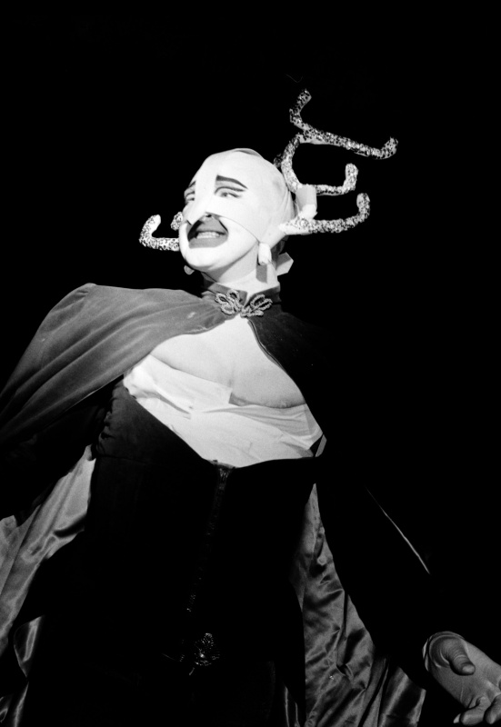 Leigh Bowery presenting fashion show Leigh Bowery presenting fashion show