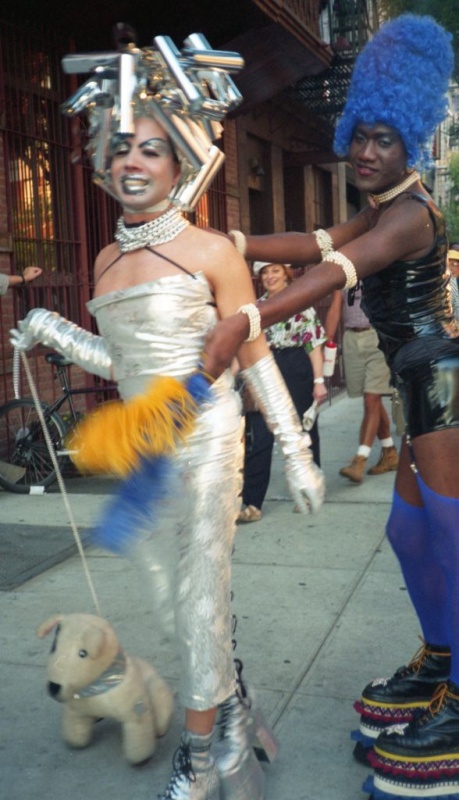 Walking the dog - coming, 'Wigstock' festival in NYC, 1995 ST#99