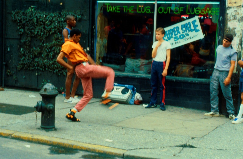 Galleries Galleries » USA IN THE 80S » BBoys busking in downtown Manhattan, New York, USA