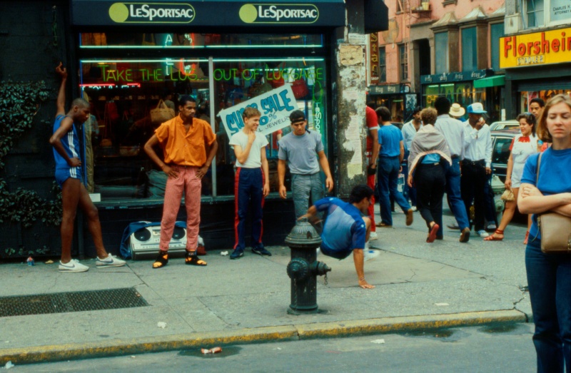 Galleries Galleries » USA IN THE 80S » BBoys busking in downtown Manhattan, New York, USA